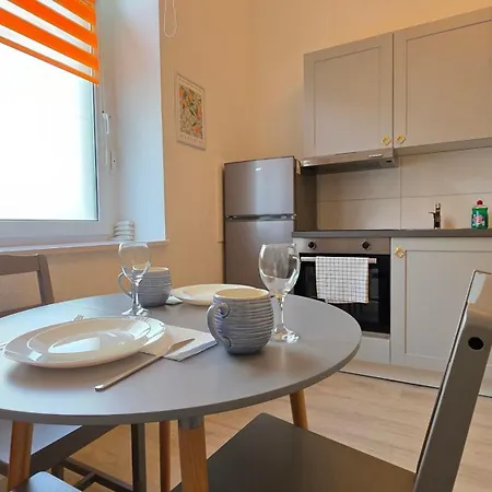 Elena Flat Mandarin Main Station Apartamento